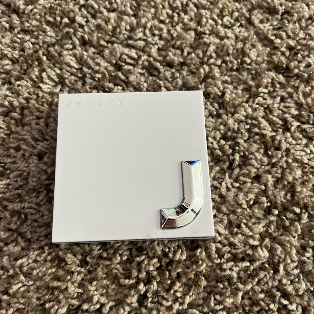 Jaclyn Hill cosmetics translucent powder